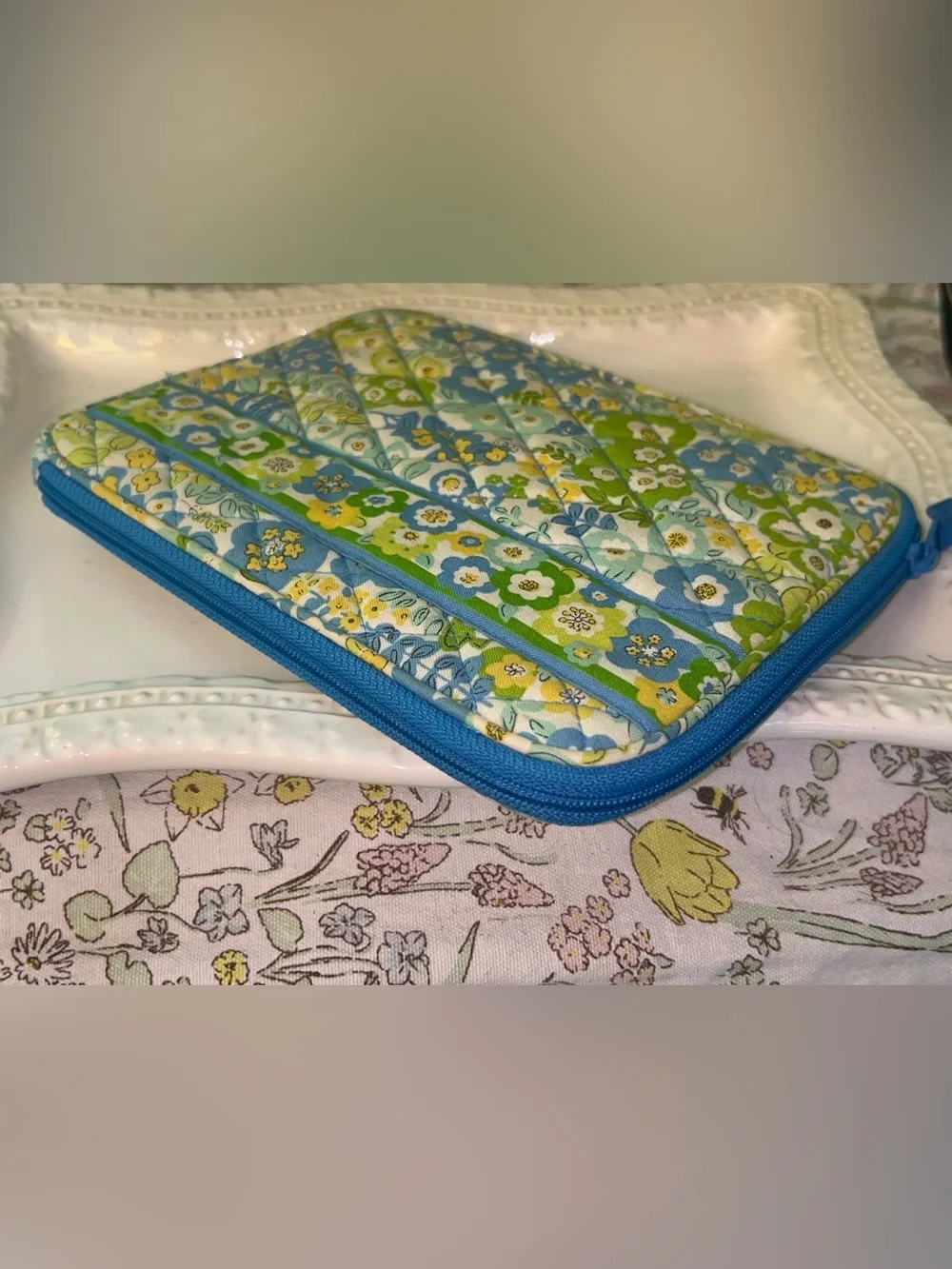 Vera Bradley padded tablet/ e-reader case in 